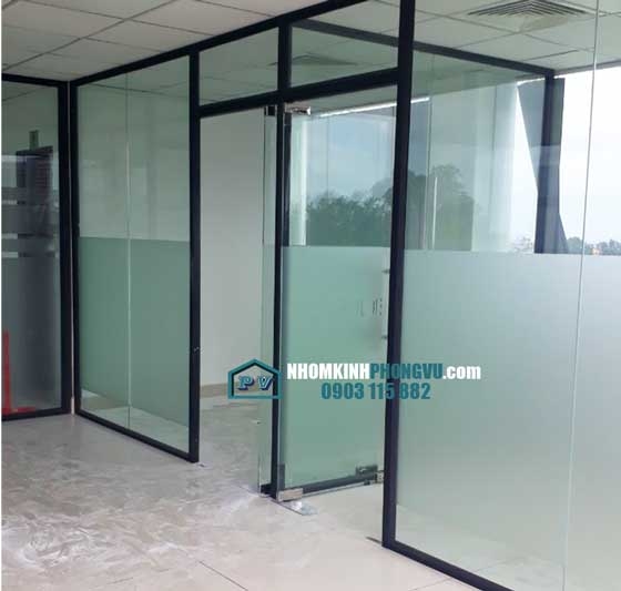 Thi công vách kính khung nhôm ngăn phòng làm việc tại đường Lạc Long Quân, Quận Tân Bình, TPHCM