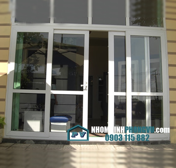Cửa nhôm xingfa 4 cánh mở trượt lùa màu trắng