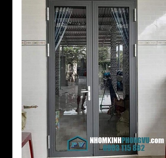 Mẫu cửa đi nhôm xingfa 2 cánh mở quay tiện lợi, dễ dàng sử dụng