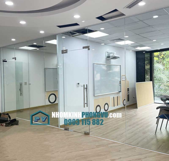 Thi công vách kính văn phòng đẹp tại đường Phan Văn Trị, Quận Gò Vấp, TPHCM